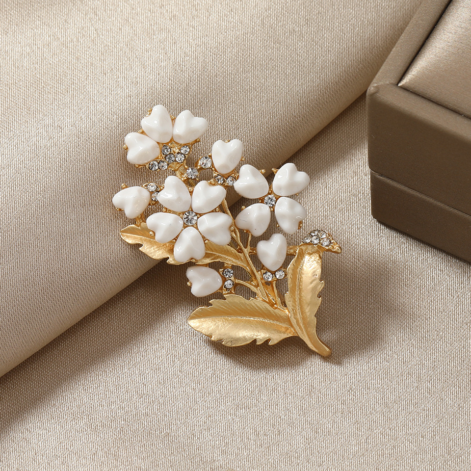 Women Accessories Bouquet - Vintage Love Pearl Flower Brooches For